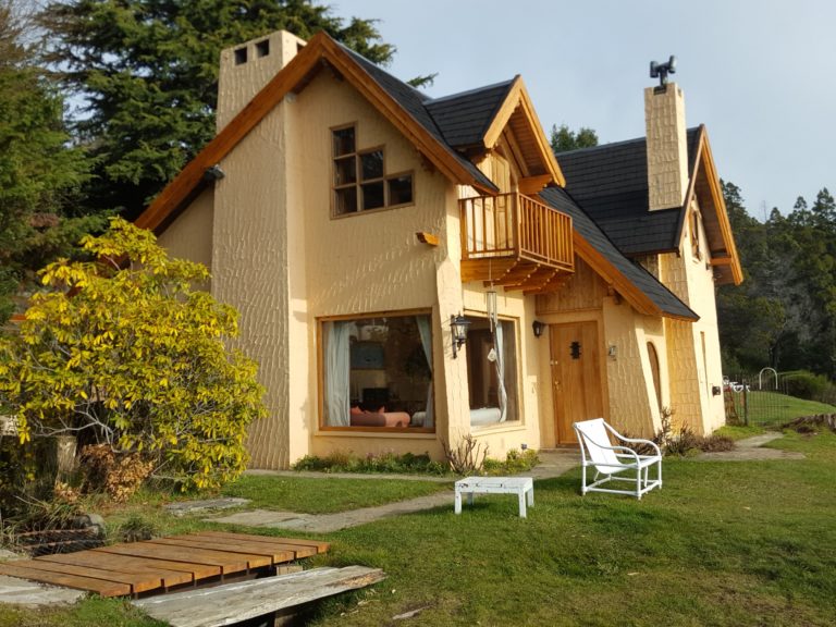 CASA SOBRE COSTA DE LAGO NAHUEL HUAPI1